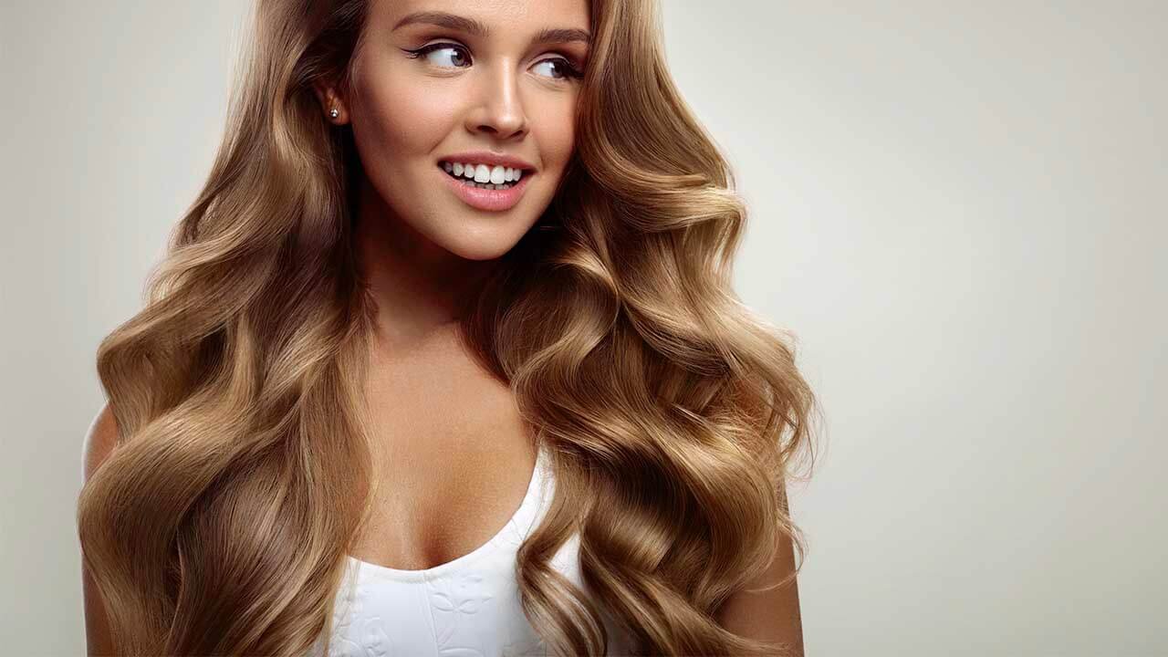 Loreal Paris BMAG Article How to Get the Look of a Blowout Without a Blow Dryer D